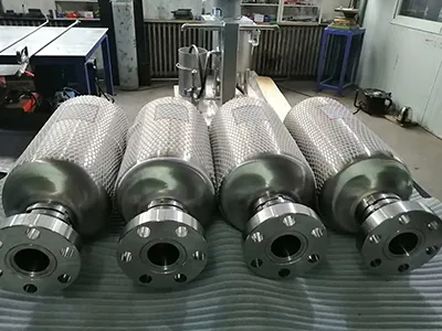 On-site installation of rubber bladders at a hydraulic accumulator plant in Tianjin